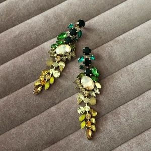 😍 Crystal “feathery” earrings.